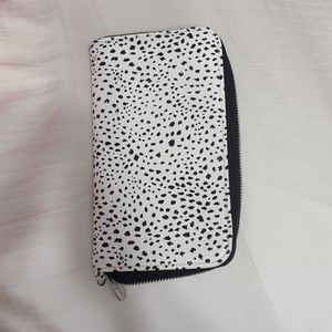 Thirty-one Benjamin Wallet